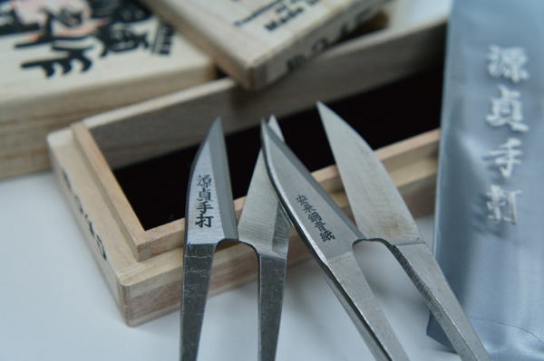 鋼典 刈込鋏 安来鋼付 青紙 尺5白 和釘打桂 (1丁) 品番：A-40 A-40 刈込鋏 安来鋼付 青紙 尺5白 和釘打桂 鋼典 刃長195mm A-40